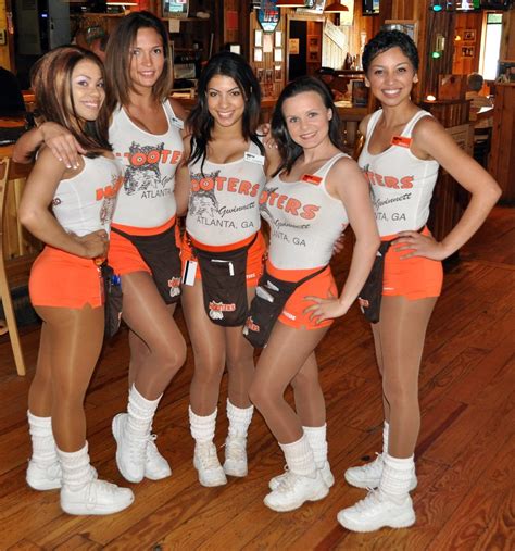 hooters girls